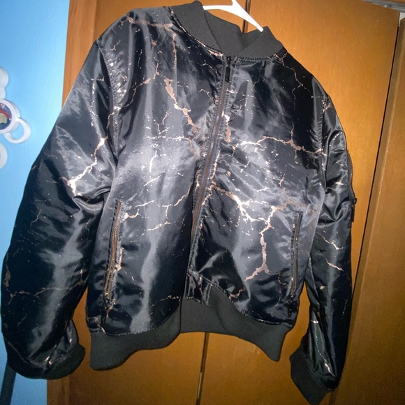 Black windbreaker - Picture 2 of 8